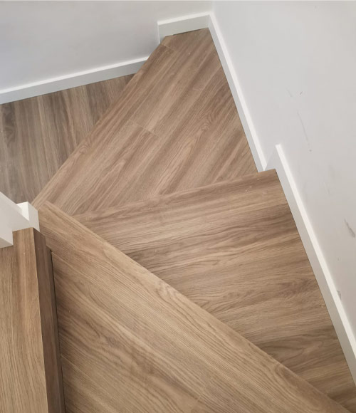 Escadas com piso laminado